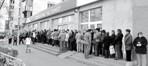 Romania queuing for food under Communism: everything was exported to the Soviet Union for peanuts